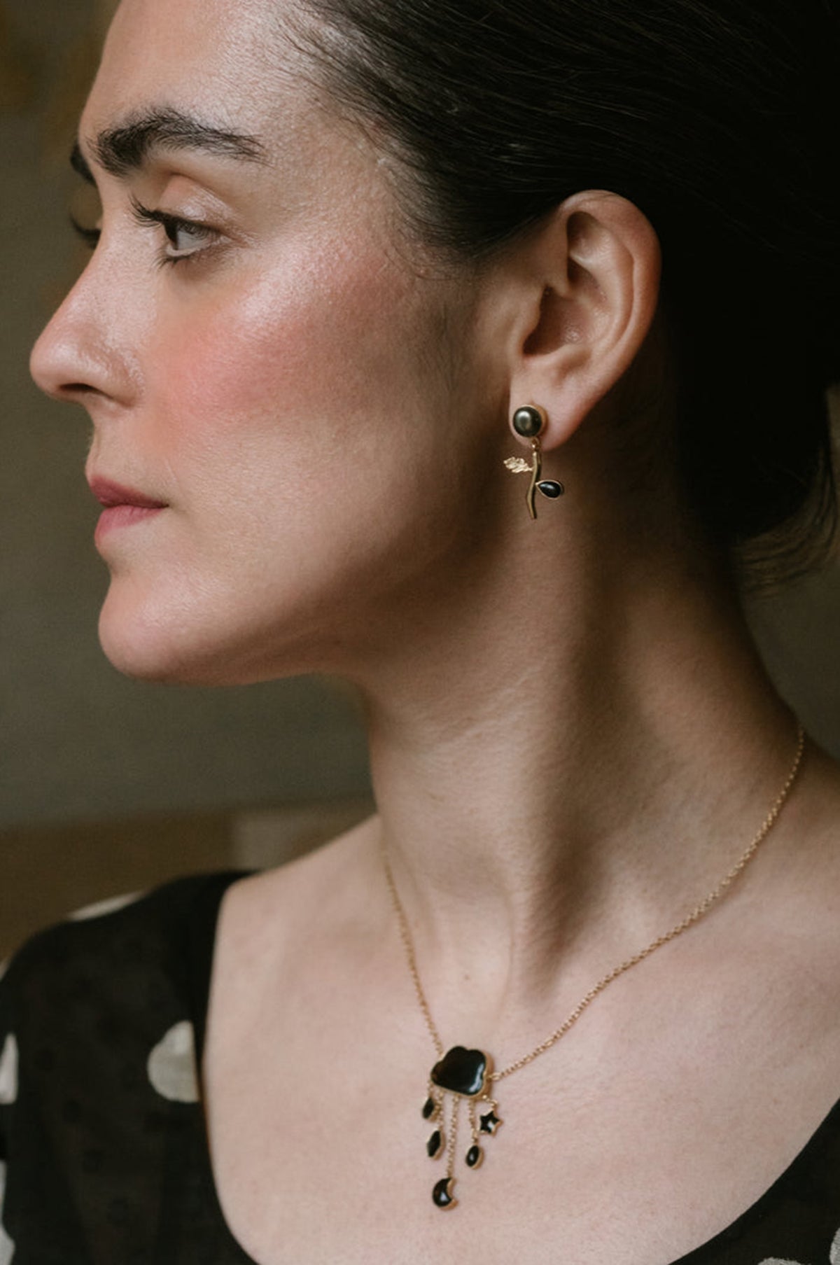 Cloud and Rain Chain Drop Jet Necklace