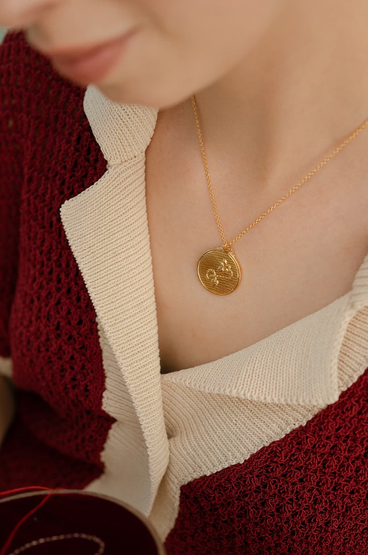 Embroidery Loop Necklace Gold
