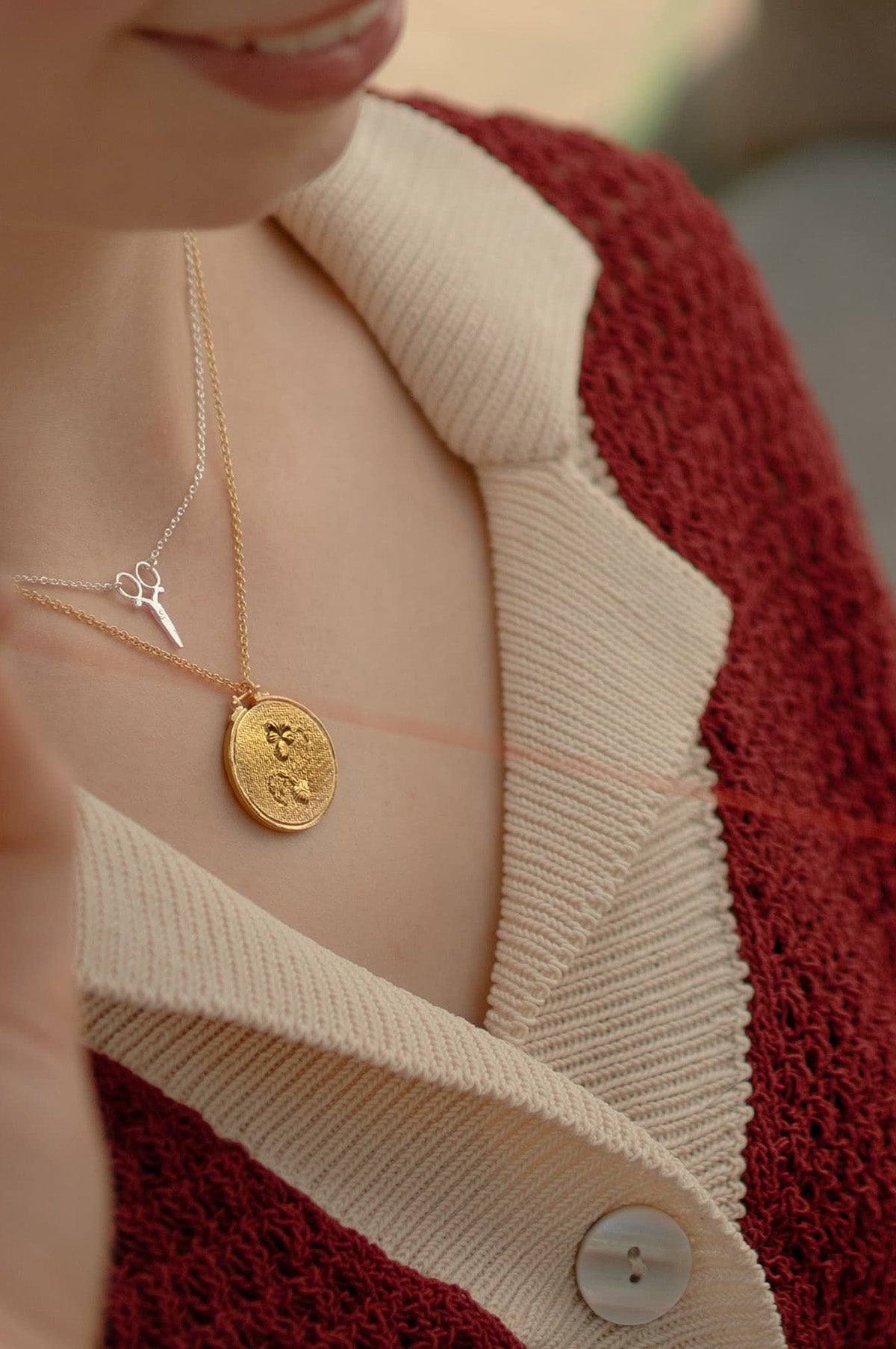 Embroidery Loop Necklace Gold